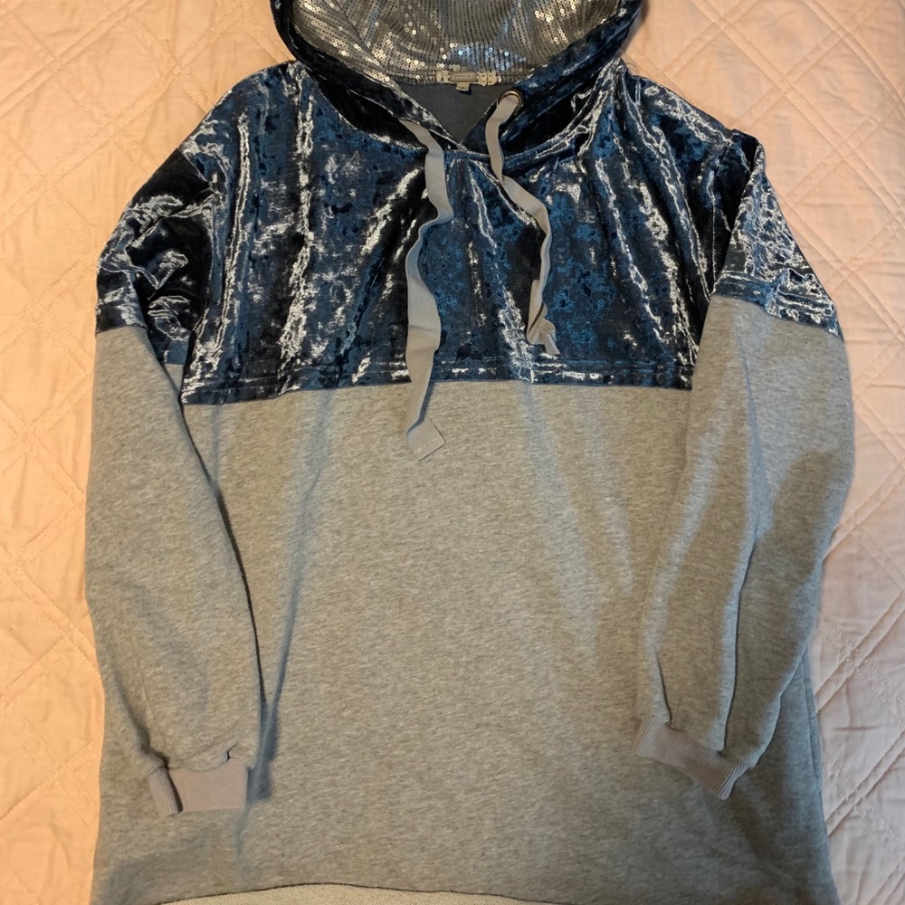 Gimmicks by the Buckle pullover